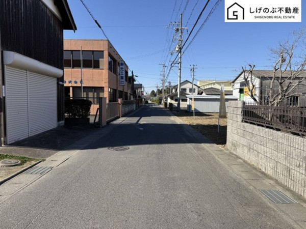 甲賀市水口町綾野、土地の前面道路を含む現地写真画像です