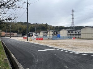 安来市月坂町、土地の前面道路を含む現地写真画像です