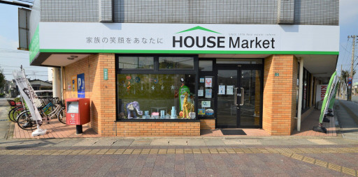 《ハウスマーケット大野城店》
ダイレックス大野城さん目の前！
この外観が目印です！