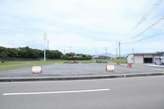 ◇◆藤枝市大東町2区画分譲◆◇
A区画…1370万円(283.46㎡/85.74坪)
B区画…1290万円(293.94㎡/88.91坪)
田沼街道へのアクセスが良い、静かな環境です♪