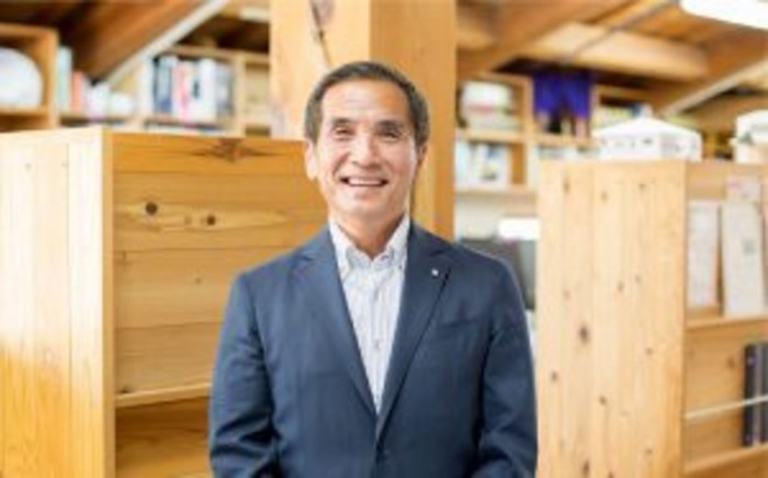 講師：on・new 株式会社うえやま建設
代表取締役　植山　修雄
健康な素材とおしゃれなデザインに包まれて、ストレスのない動線、地震・台風にもびくともしない夏涼しく冬暖かい、メンテナンス費用が少ない家をお届けする事が私たちの使命。お客様の期待以上を目指しています。「自分たちが住むならこうありたい」が「妥協なく一切ぶれずに貫く工務店」の基準と考えています。