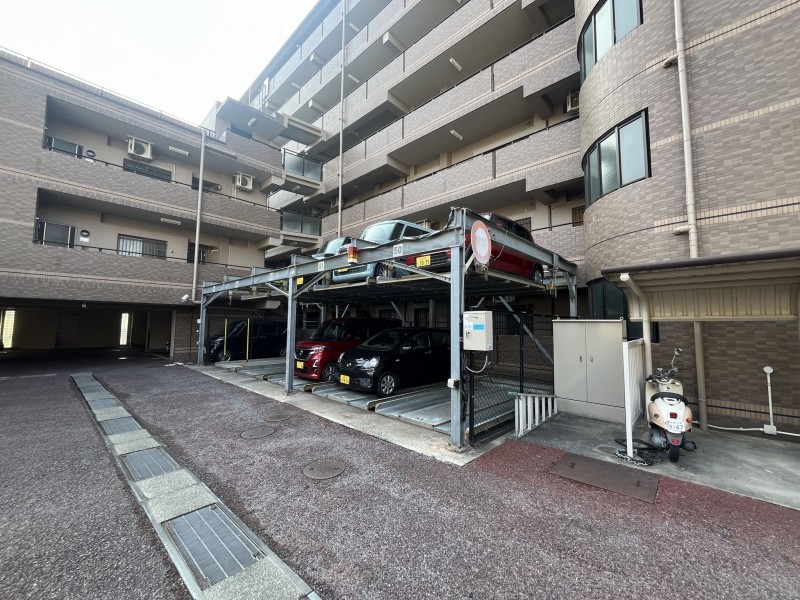 栗東市小柿７丁目のマンションの画像です