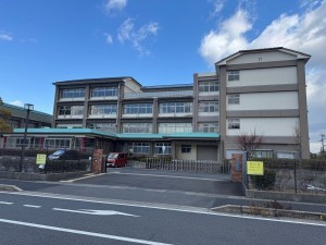 栗東市綣２丁目のマンションの画像です