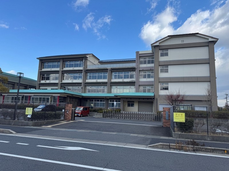 栗東市綣２丁目のマンションの画像です