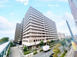 栗東市綣２丁目のマンションの画像です