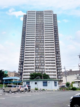 栗東市綣２丁目、マンションの外観画像です