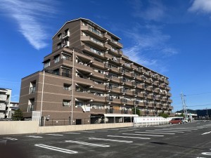 栗東市小柿７丁目のマンションの画像です