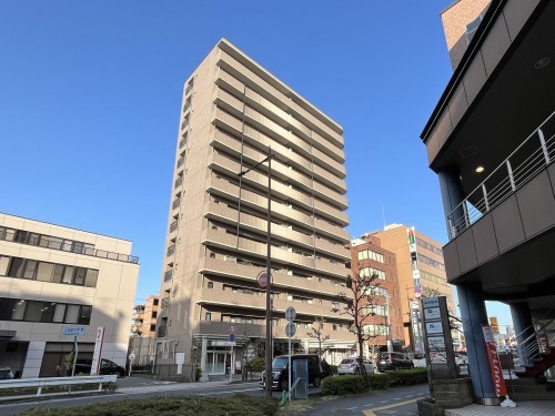 草津市野路１丁目、マンションの外観画像です