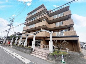栗東市小柿３丁目のマンションの画像です