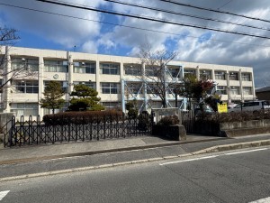 栗東市小柿３丁目のマンションの画像です