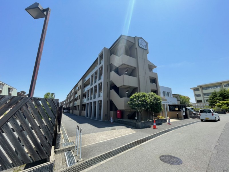 守山市吉身３丁目のマンションの画像です