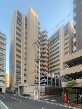 草津市野路１丁目、マンションの外観画像です