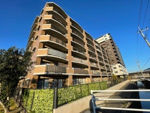 古賀市久保、マンションの外観画像です