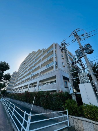 糟屋郡新宮町夜臼、マンションの外観画像です