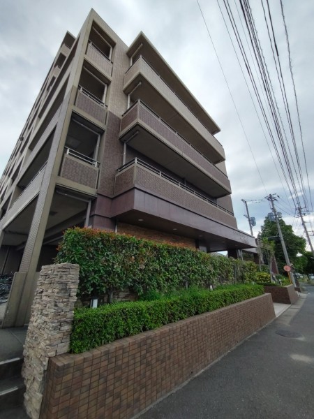 太宰府市吉松、マンションの外観画像です