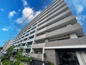 福岡市博多区諸岡、マンションの外観画像です