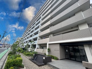 福岡市博多区諸岡、マンションの外観画像です