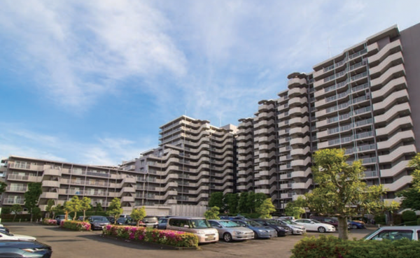 北本市東間、マンションの外観画像です