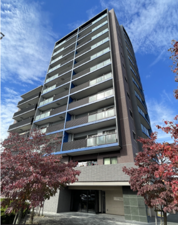 桶川市朝日、マンションの外観画像です