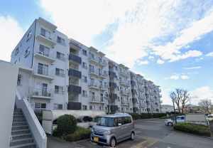 桶川市泉、マンションの外観画像です