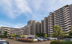 北本市東間、マンションの外観画像です