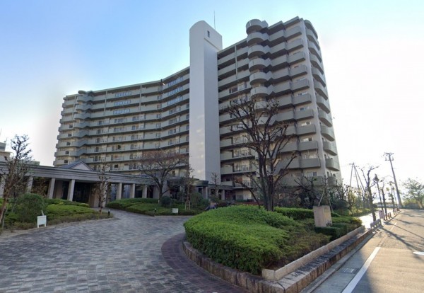和泉市府中町、マンションの外観画像です