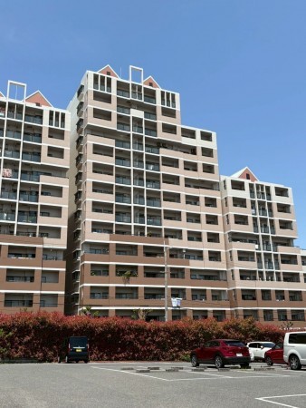 和泉市いぶき野、マンションの外観画像です