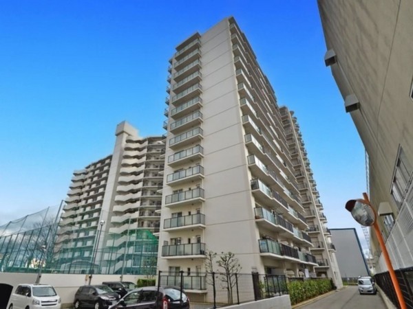 和泉市伏屋町、マンションの外観画像です