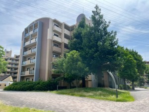 和泉市室堂町、マンションの外観画像です