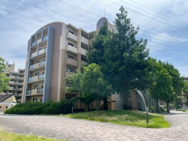和泉市室堂町、マンションの外観画像です