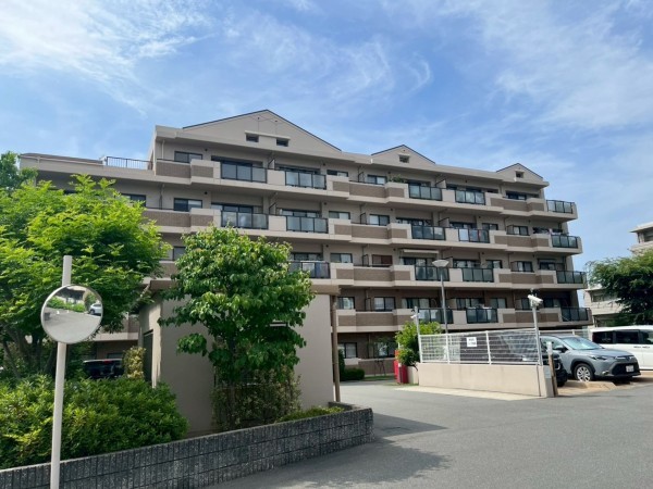 和泉市いぶき野、マンションの外観画像です