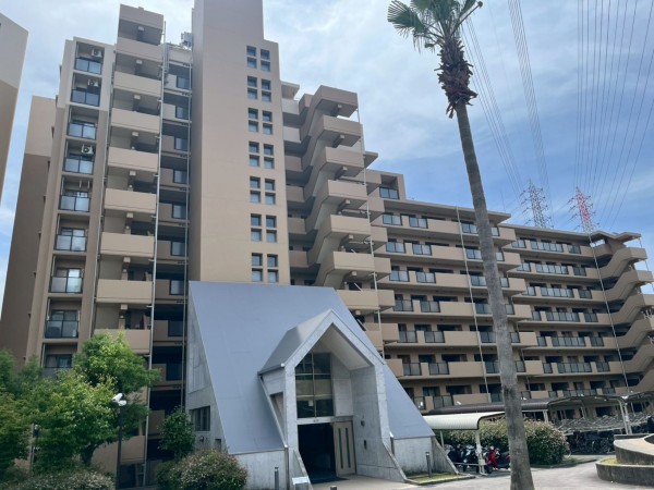 和泉市室堂町、マンションの外観画像です