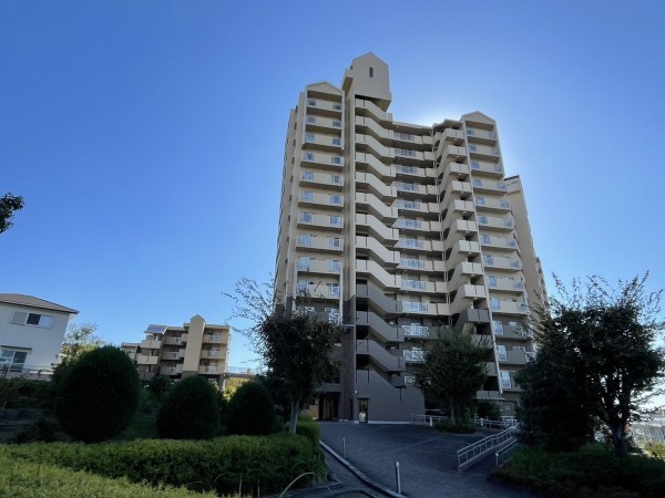 和泉市いぶき野、マンションの外観画像です