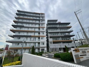 和泉市室堂町、マンションの外観画像です