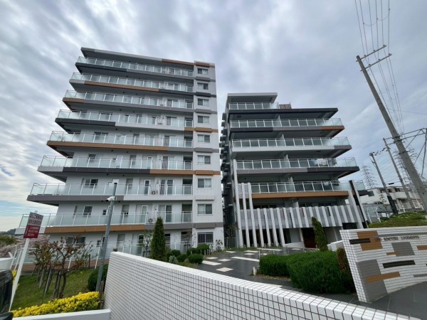 和泉市室堂町、マンションの外観画像です