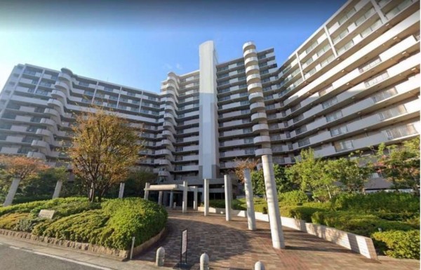 和泉市府中町、マンションの外観画像です