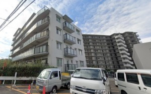 和泉市伯太町、マンションの外観画像です