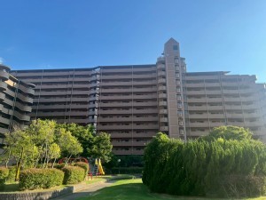 和泉市和気町、マンションの外観画像です