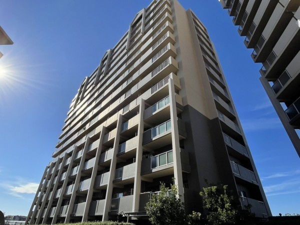 和泉市いぶき野、マンションの外観画像です