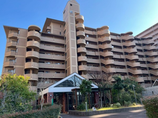 和泉市和気町、マンションの外観画像です