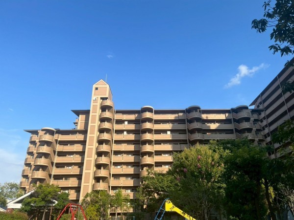 和泉市和気町、マンションの外観画像です