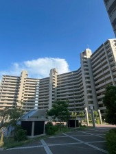 和泉市小田町、マンションの外観画像です