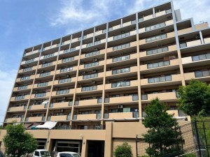 和泉市室堂町、マンションの外観画像です