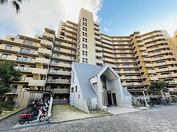 和泉市室堂町、マンションの外観画像です