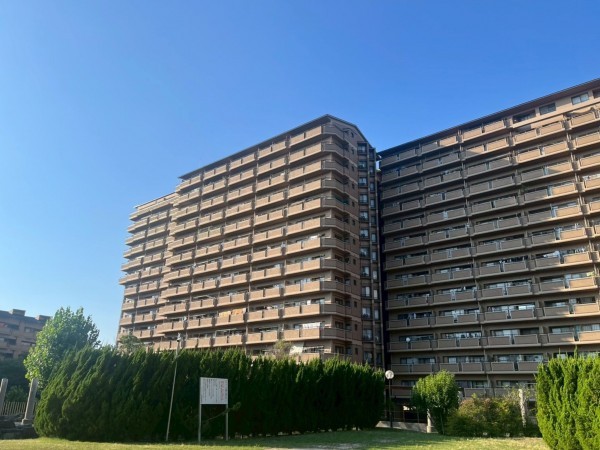 和泉市和気町、マンションの外観画像です