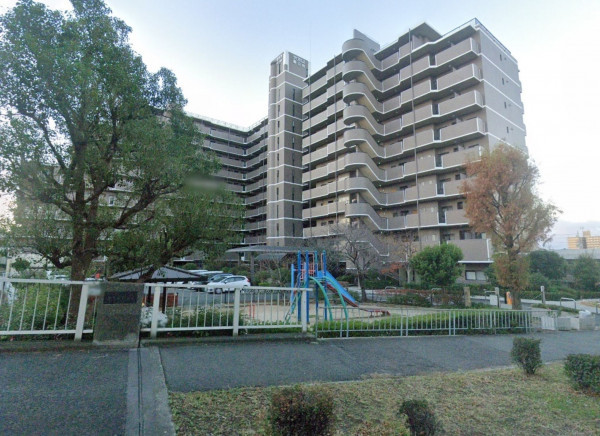 和泉市上町、マンションの外観画像です