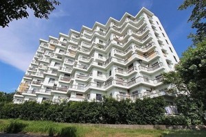 和泉市光明台、マンションの外観画像です