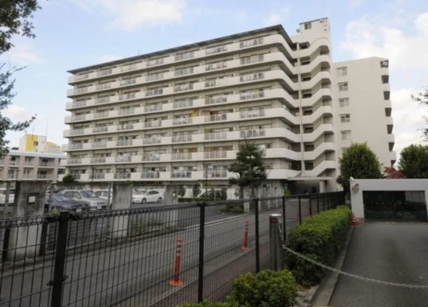 和泉市伏屋町、マンションの外観画像です