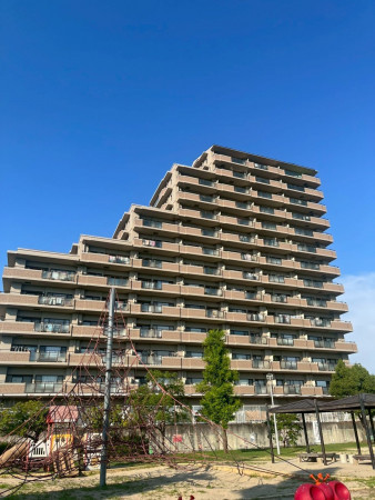 和泉市小田町、マンションの外観画像です