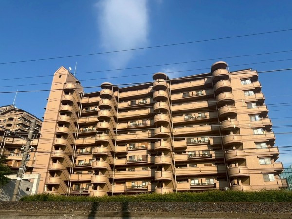 和泉市和気町、マンションの外観画像です